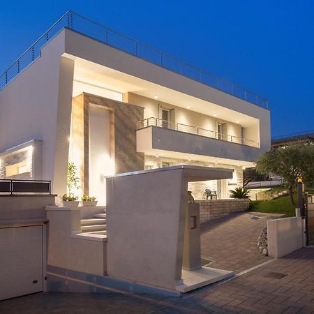 Villa Aurora-Holiday Home Apt3 바르돌리노 외부 사진